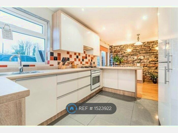 3 Bedroom Semi-Detached House To Rent In Aldborough Road, Dagenham, RM10