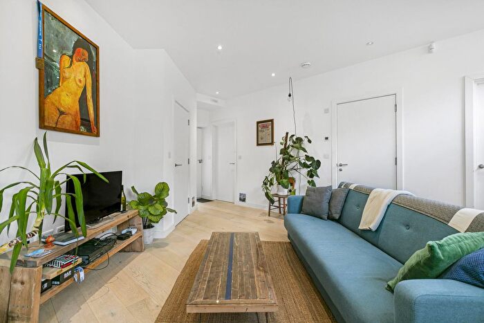 2 Bedroom Flat For Sale In Rathgar Road, London, SW9