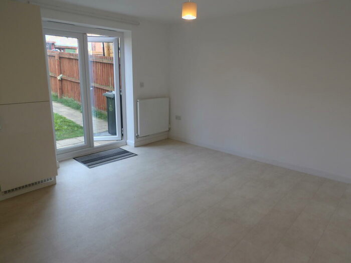 4 Bedroom House To Rent In Royal Walk, BB2