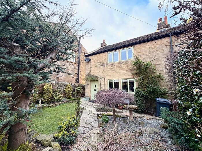 3 Bedroom Terraced House For Sale In Haigh House Hill, Huddersfield, HD3