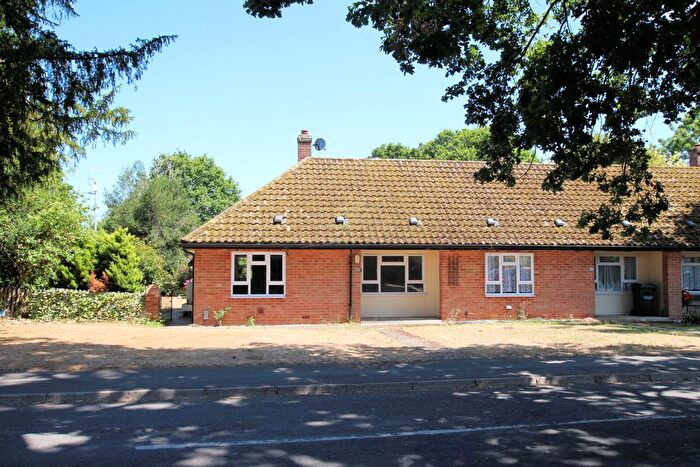1 Bedroom Bungalow For Sale In Wakemans, Upper Basildon, Reading, Berkshire, RG8