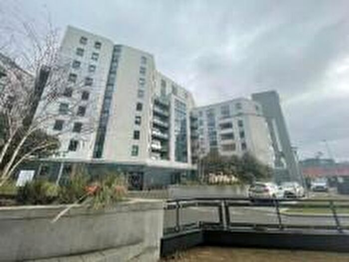 2 Bedroom Apartment For Sale In Gateway South, Marsh Lane, Leeds, LS9