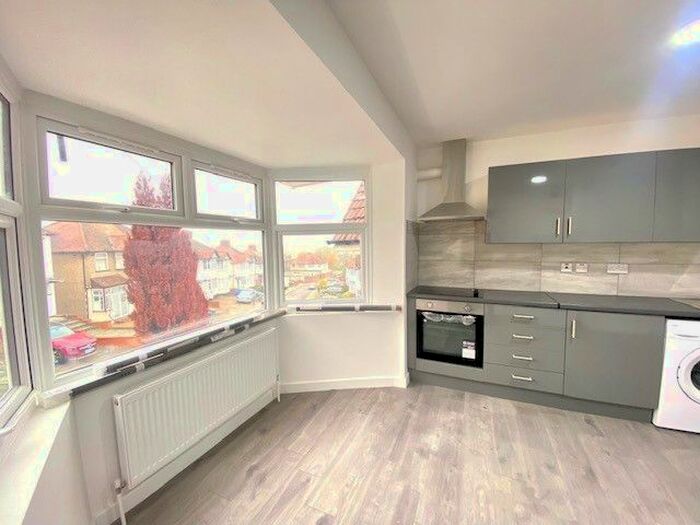 2 Bedroom Flat To Rent In Fairfields Close, Colindale, NW9