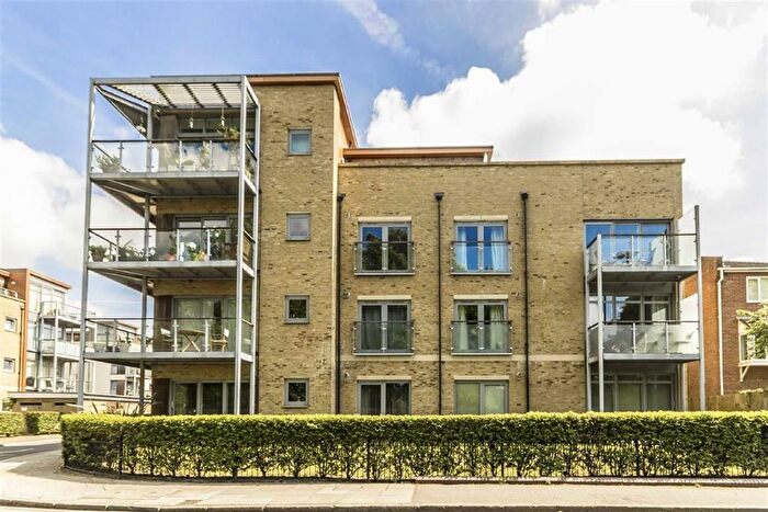 2 Bedroom Flat To Rent In Southcott Road, Teddington, TW11
