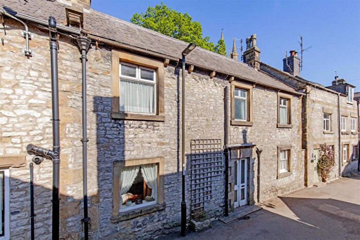 3 Bedroom Semi-Detached House For Sale In Pursglove Road, Tideswell, Buxton, SK17