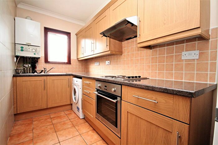 1 Bedroom Flat To Rent In Median Road, Clapton, E5