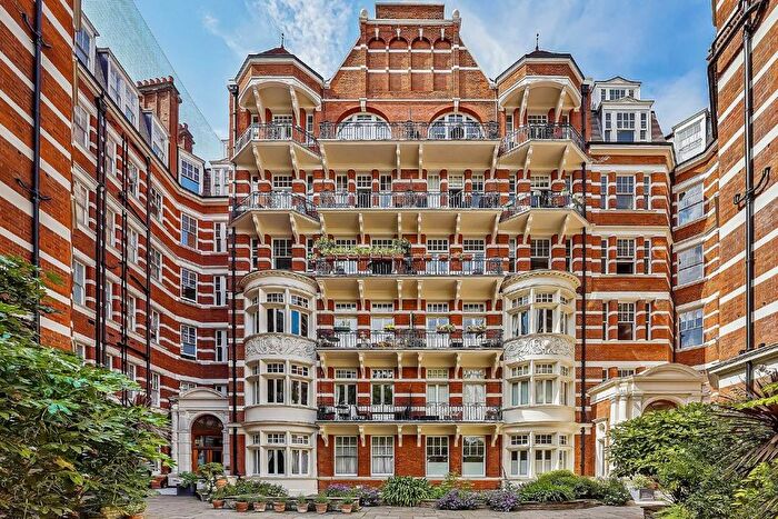 3 Bedroom Flat To Rent In Fitzjames Avenue, West Kensington, W14