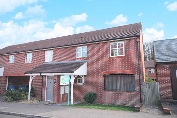 2 Bedroom Coach House To Rent In Fieldfare Drive, Jennett`s Park, RG12