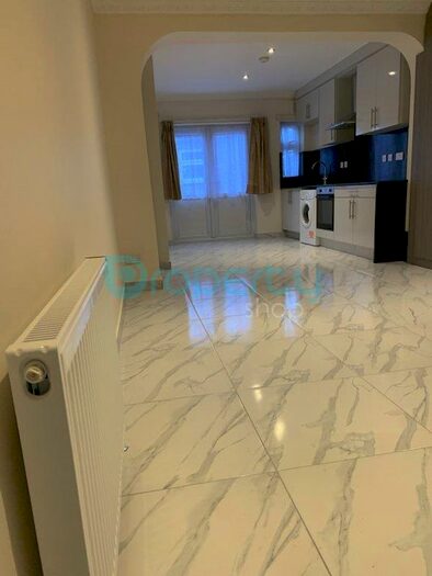 Studio To Rent In Ringway, Southall, UB2