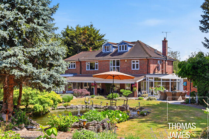 4 Bedroom Detached House For Sale In Quakers Walk, London, N21