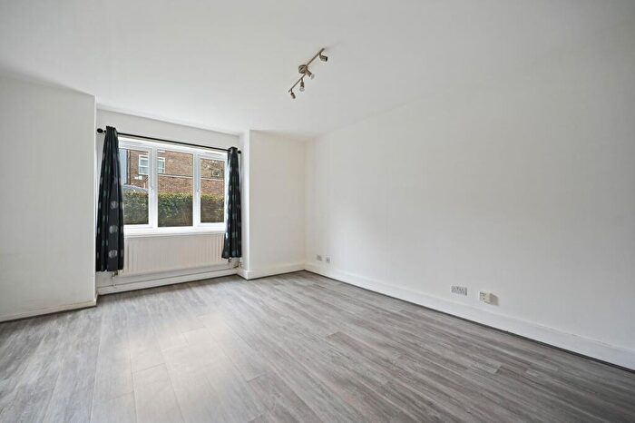 Studio To Rent In Westmoreland Drive, Sutton, SM2