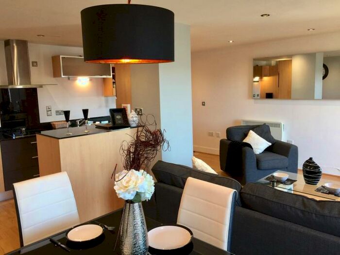 2 Bedroom Flat To Rent In Mackenzie House, LS10