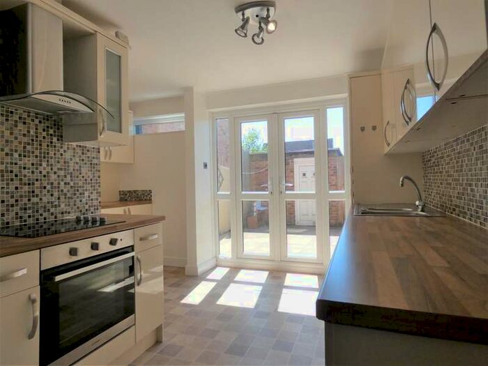 4 Bedroom Town House To Rent In Upper Temple Walk, Beaumont Leys