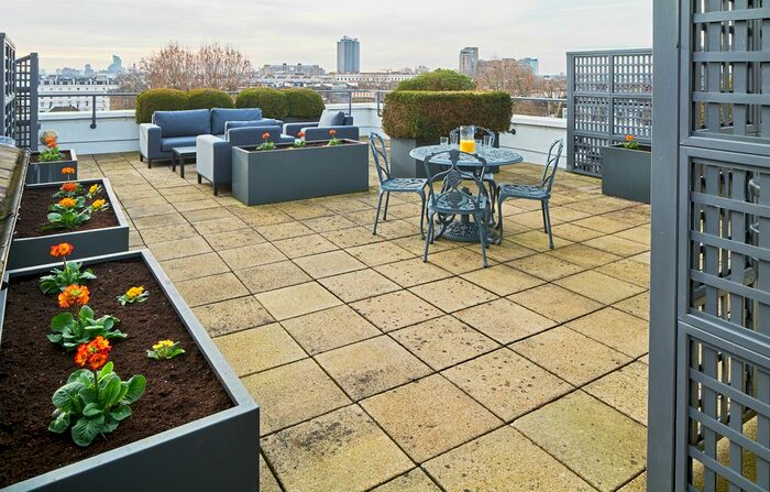 3 Bedroom Flat To Rent In Hyde Park Gate, South Kensington, London SW7