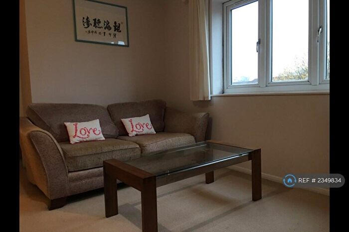2 Bedroom Flat To Rent In Blackdown Close, London, N2