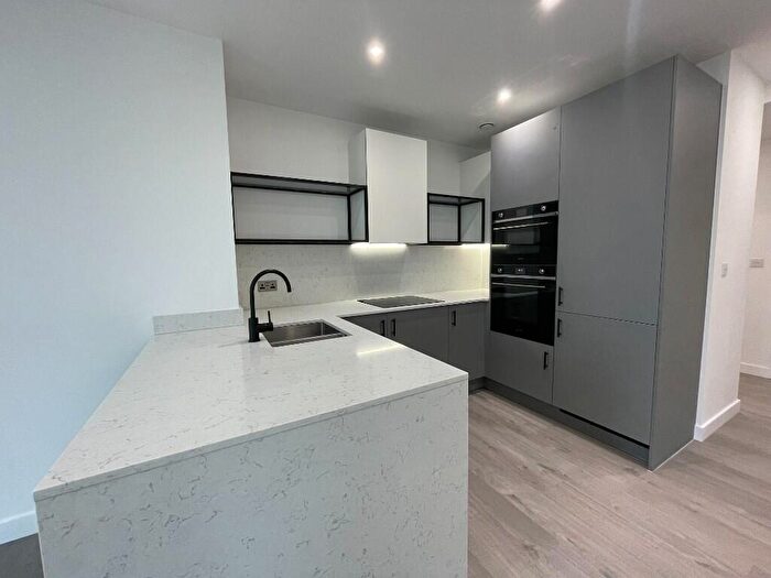 3 Bedroom Flat To Rent In Willowbrook House, Coster Avenue, London, N4