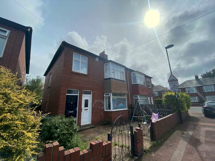 2 Bedroom Flat To Rent In Danby Gardens, Newcastle, NE6