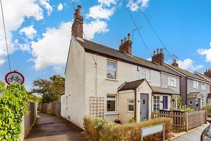 2 Bedroom End Of Terrace House For Sale In Orchard Road, East Peckham, Tonbridge, Kent, TN12