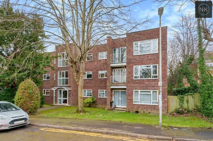 2 Bedroom Flat To Rent In Malcolm Way, Snaresbrook, London, E11