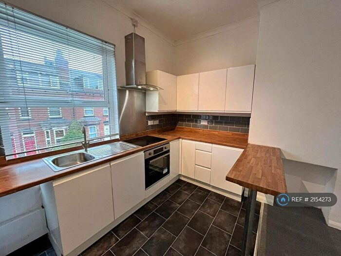 2 Bedroom Flat To Rent In Edinburgh Road, Leeds, LS12