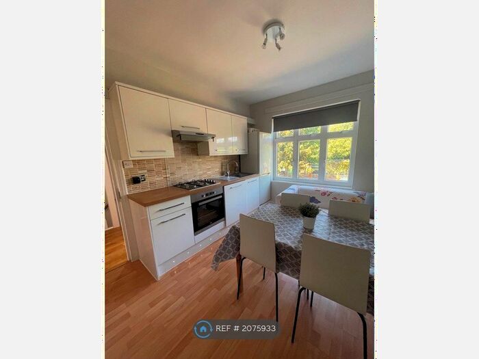 3 Bedroom Maisonette To Rent In Barriedale, London, SE14