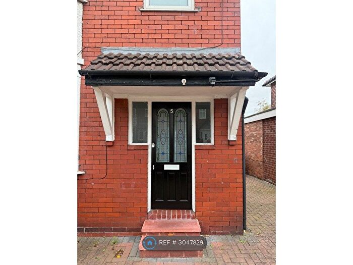 3 Bedroom Semi-detached House To Rent In Norwood Avenue, Salford, M7