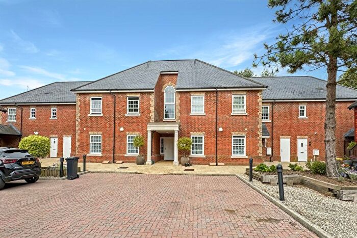 2 Bedroom Flat To Rent In Bedroom First Floor Flat In Chichester, PO20