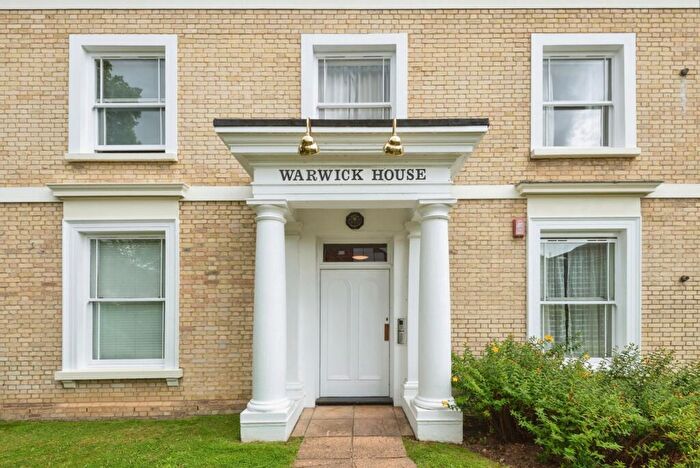 2 Bedroom Flat For Sale In Ladbroke Road, Redhill, Surrey, RH1