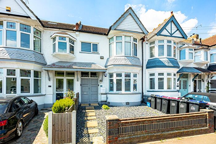 1 Bedroom Flat For Sale In Leigh Hall Road, Leigh-On-Sea, SS9