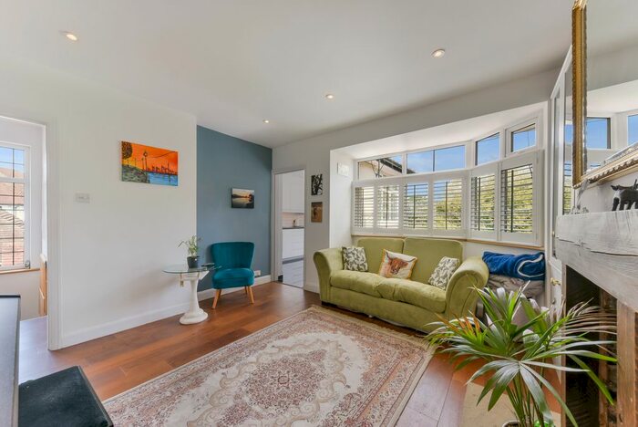 2 Bedroom Maisonette To Rent In Vale Crescent, London, SW15