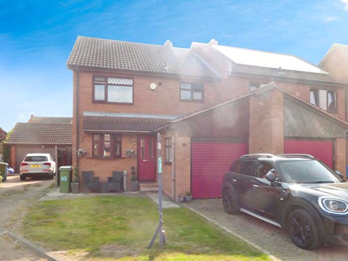 3 Bedroom Semi-Detached House For Sale In The Copse, Beverley, HU17