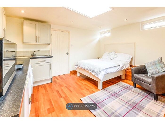 Studio To Rent In Floor Priors Walk, Wimborne, BH21