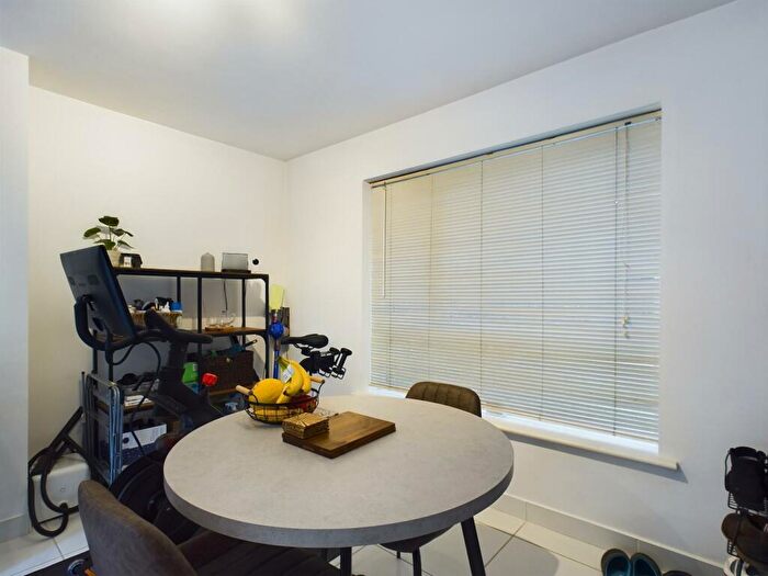 2 Bedroom Flat For Sale In Holly Court, Burghfield Common, RG7