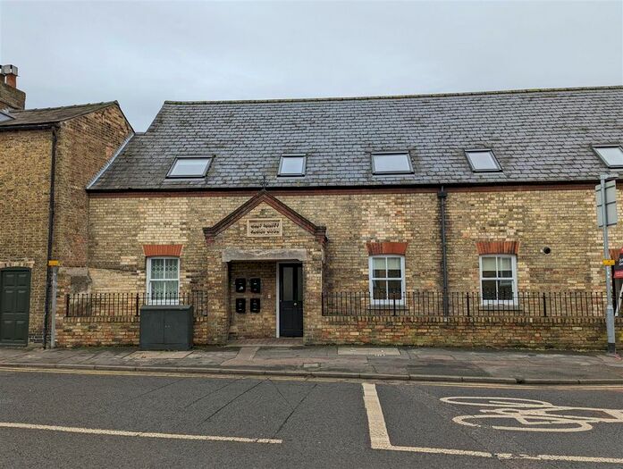 2 Bedroom Flat To Rent In Trinity Hall, Newnham Street, Ely CB7