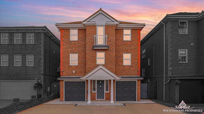 6 Bedroom Detached House For Sale In Silver Point Marine, Canvey Island, SS8