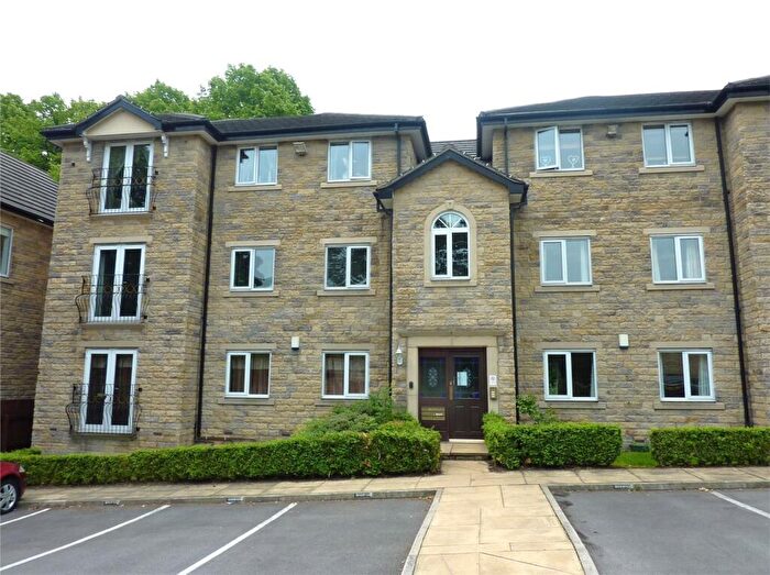 2 Bedroom Apartment To Rent In Dunstan Grove, Cleckheaton, BD19