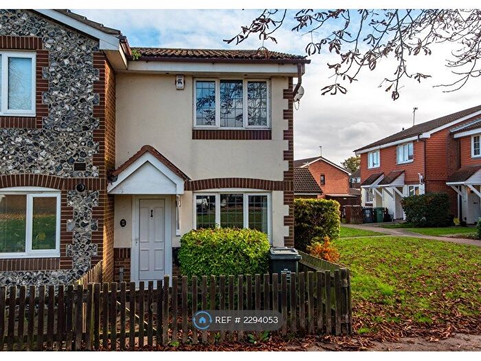 2 Bedroom Semi-Detached House To Rent In St. Pauls Close, Swanscombe, DA10