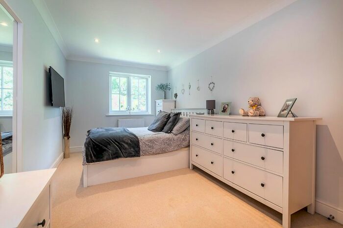 2 Bedroom Flat For Sale In Highdown Close, Banstead, SM7