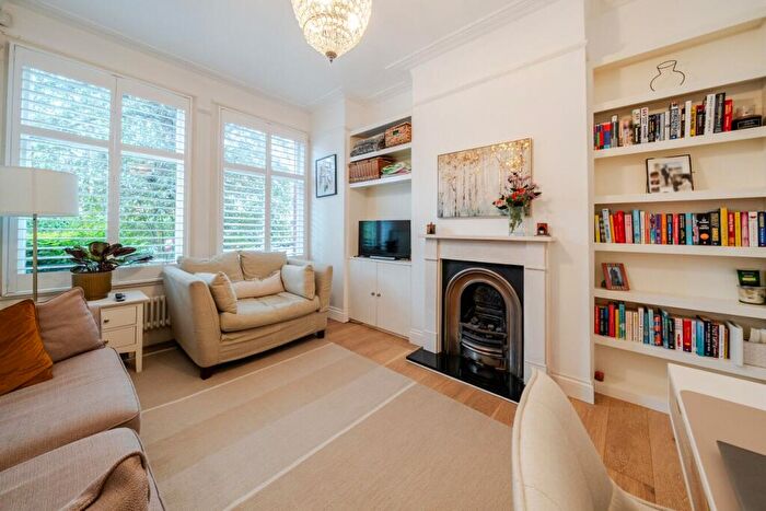 1 Bedroom Maisonette For Sale In Cambray Road, Balham, London, SW12