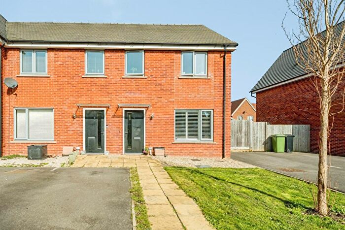 2 Bedroom Semi Detached House For Sale In Hode Garth, Thame, OX9