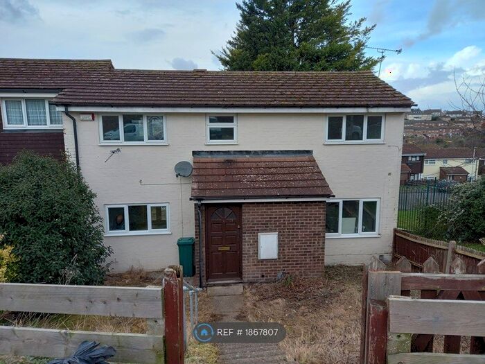 3 Bedroom End Of Terrace House To Rent In Devon Close, Chatham, ME5