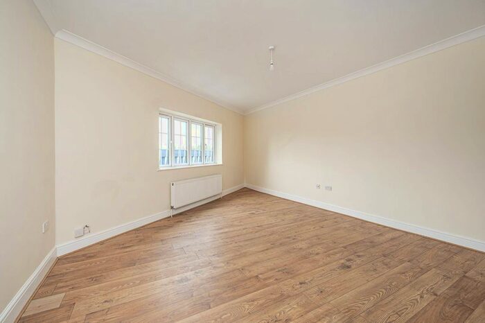 1 Bedroom Flat To Rent In Midland Road, Leyton, London, E10