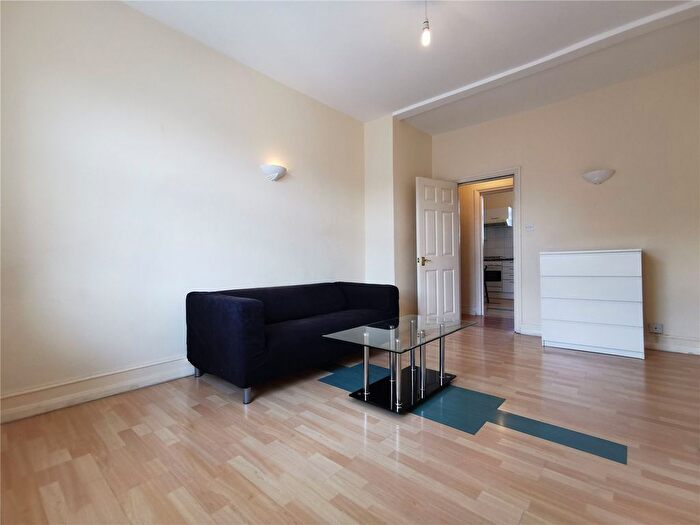 Studio To Rent In Edward Close, Cricklewood, London, NW2