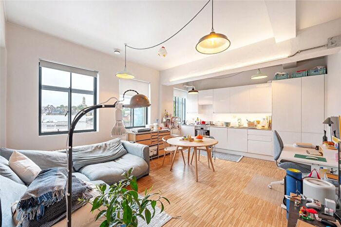 1 Bedroom Flat For Sale In Garratt Lane, Southfields, London, SW18