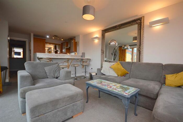 2 Bedroom Flat To Rent In St. Swithins Square, Lincoln, LN2