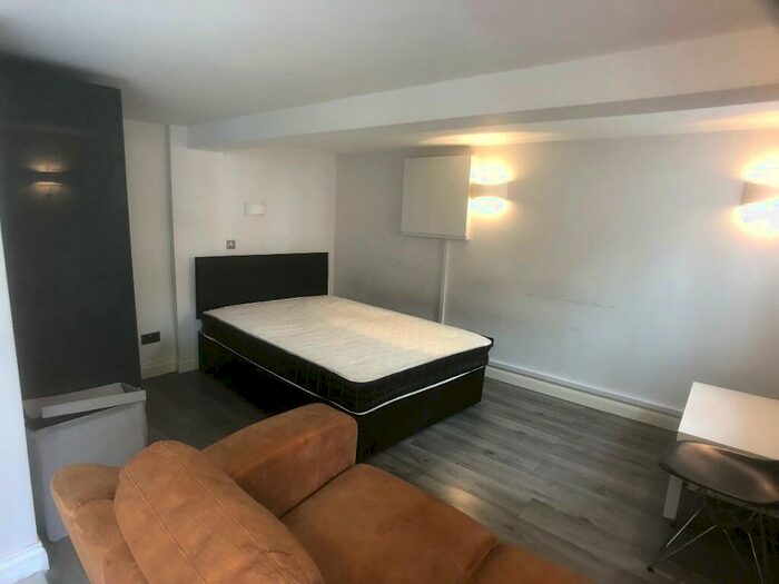 Studio To Rent In Woodside Place, Leeds, West Yorkshire, LS4