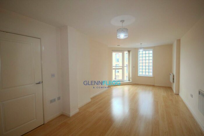 2 Bedroom Flat To Rent In The Junction, Central Slough, SL2