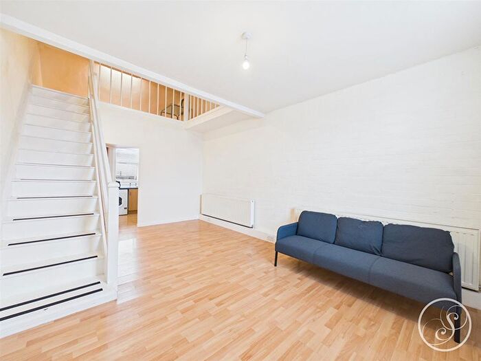 1 Bedroom Flat To Rent In Armley Lodge Road, Leeds, LS12