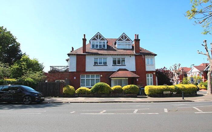 3 Bedroom Flat For Sale In Teignmouth Road, Willesden Green, NW2
