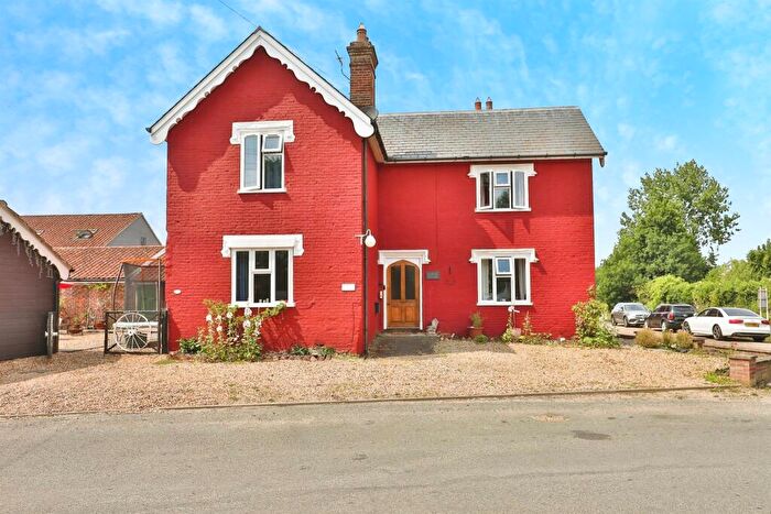 6 Bedroom Detached House For Sale In Station Road, Yaxham, Dereham, NR19